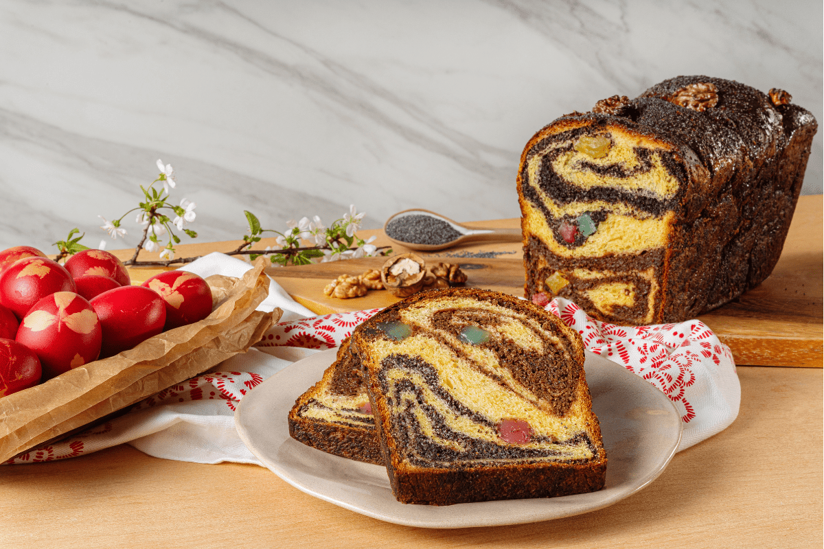 Cozonac cu mac, nucă, rahat și cacao