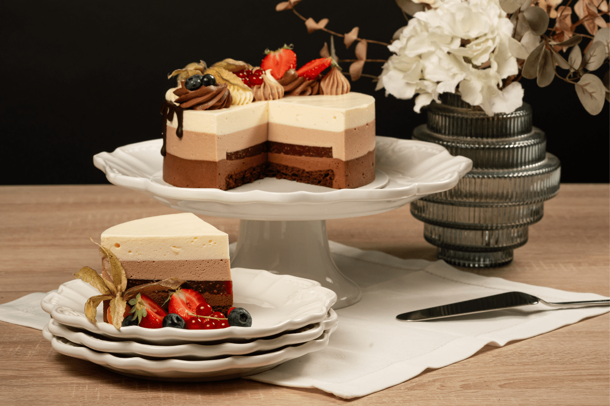 Tort trilogie cu piure de vișine