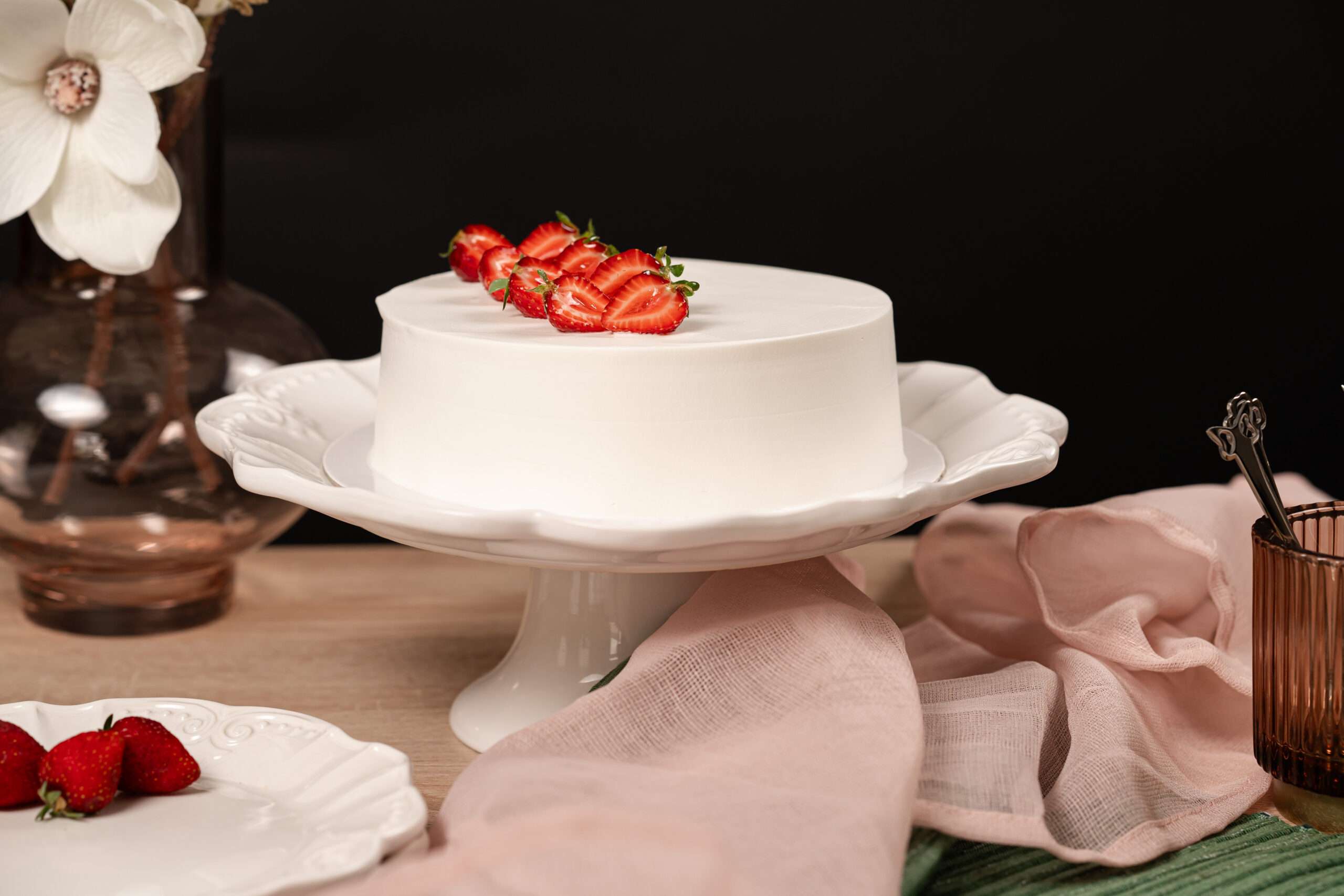 Tort iaurt și căpșuni (1) Tort cu iaurt și căpșuni