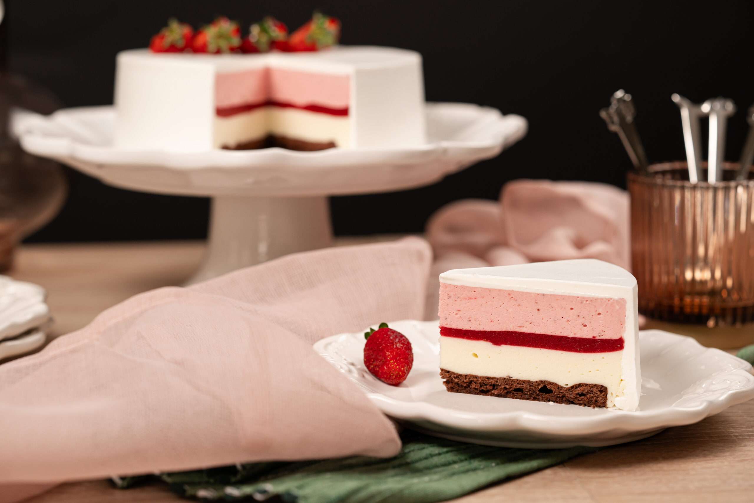 Tort cu iaurt și căpșuni