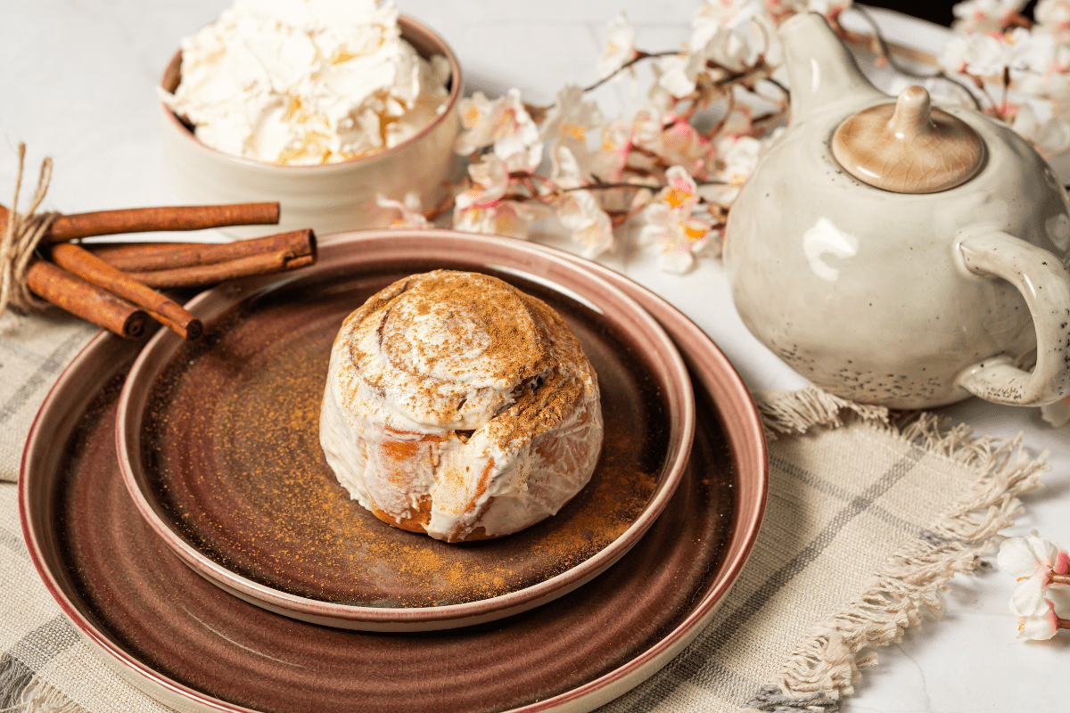 Rulou cu mascarpone și scorțișoară Rulou cu mascarpone si scortisoara